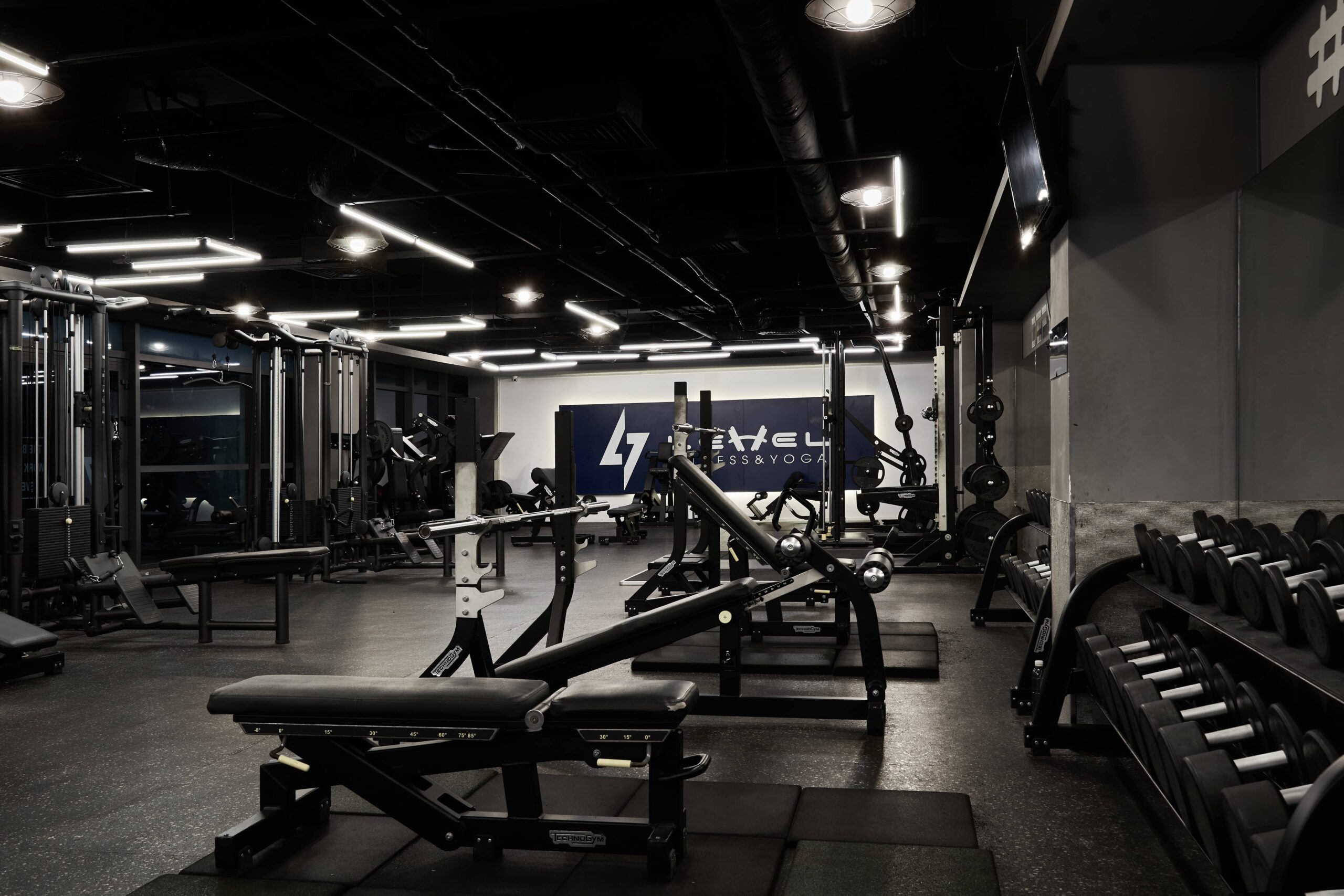 Đội ngũ huấn luyện viên chuyên nghiệp tại Level Fitness Tràng An Complex  Giới thiệu và kinh nghiệm